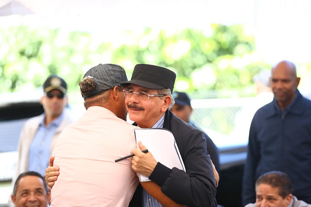  Visita Sorpresa del presidente Danilo Medina fomentará café y aguacate en Peravia
