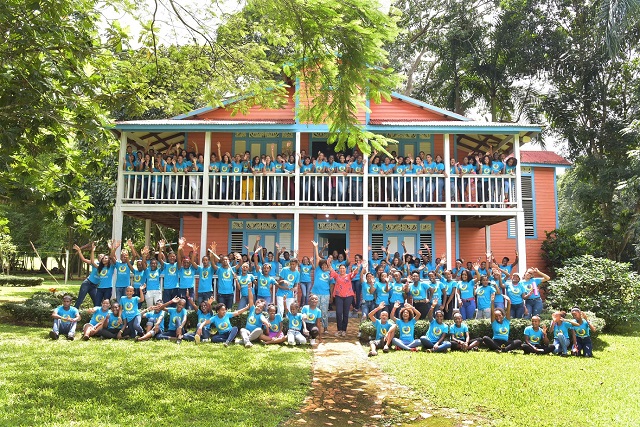  Minerd y Orientación y Psicología clausuran Campamento Juvenil con 300 estudiantes de Secundaria en Campo Aventura