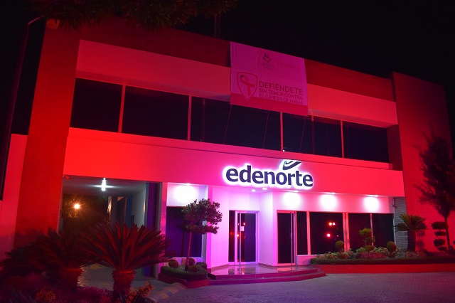  EDENORTE ilumina de rosado su edificio principal por campaña sobre cáncer de mama