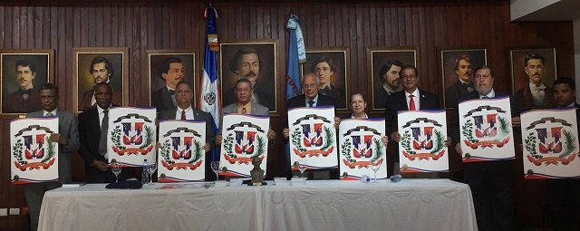  Instituto Duartiano muestra preocupación por banderas nacionales sin el escudo