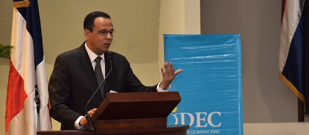  Ministro de Educación valora informe del IDEC sobre los logros y desafíos de la Revolución Educativa durante el 2019