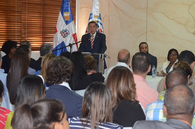  Ministerio de Interior y Policía juramenta 36 extranjeros como dominicanos