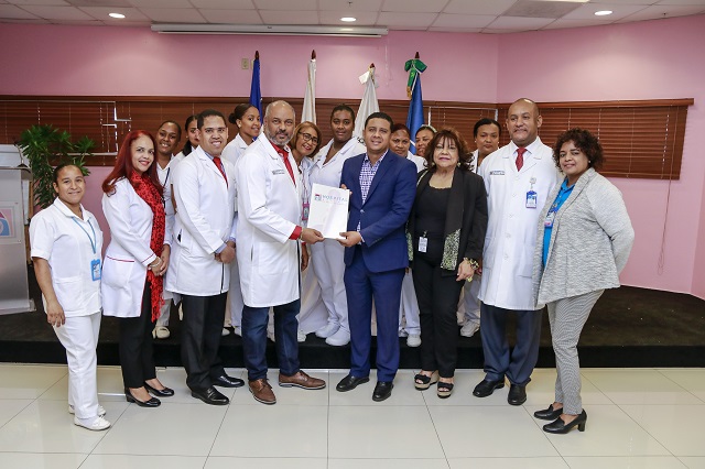  Instituto Técnico Superior Comunitario (ITSC) y Hospital Materno Dr. Reynado Almánzar ratifican convenio de colaboración