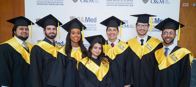  Escuela de medicina de la Universidad Dominicana O&M realiza su primera graduación de médicos