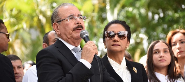  Presidente Danilo Medina en último adiós a su padre, Juan Pablo Medina: “Papá fue un guerrero… desde aquí, le digo que se vaya en paz, que su siembra ha dado el fruto que él esperaba» *Video