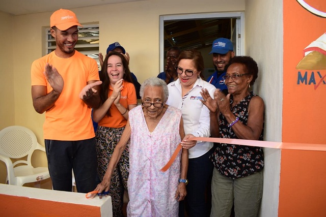  Plan Social entrega enseres a Casa Hermanos Pobres y a educadora de 84 años