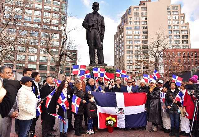  Consulado Dominicano en NY encabeza ofrenda floral de organizaciones a Juan Pablo Duarte y exhorta a emularlo