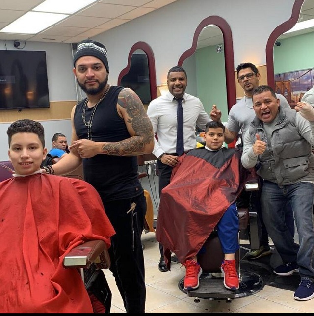  Movida organiza corte de pelo gratis para jóvenes en Newark