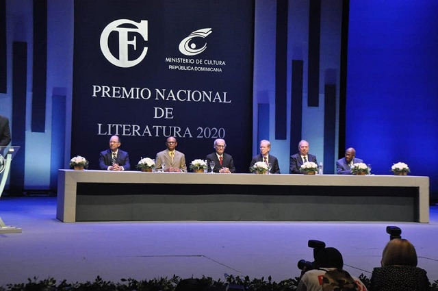 José Alcántara Almánzar, asesor de la Fundación Corripio: En Trigésimo aniversario del Premio Nacional de Literatura, León David recibe galardón por su valía y consagración al oficio de escritor durante medio siglo