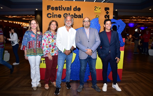  El cineasta Paco Arango dona US$ 25 mil dólares a la Fundación Amigos Contra el Cáncer Infantil