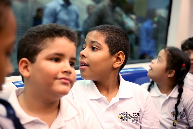  Niños y niñas del  CAID disfrutan aventura de pasear en Metro y el Teleférico de Santo Domingo en jornada inclusiva