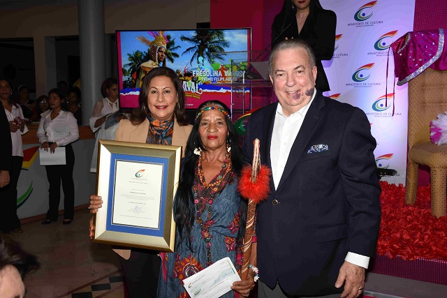  Cultura entrega Premio Felipe Abreu a cuatro destacados gestores del carnaval dominicano