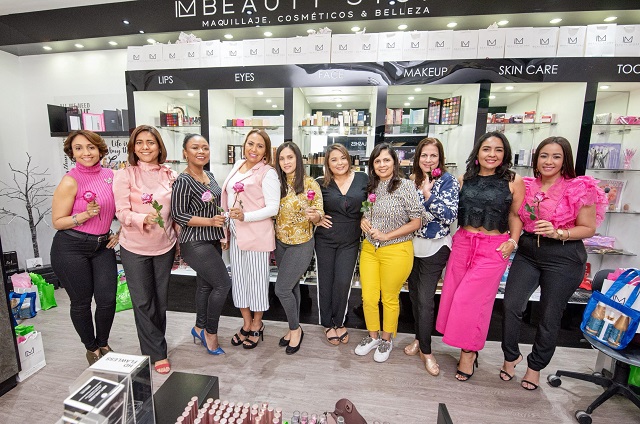  Un “Beauty Day Rosa” para periodistas de Santiago