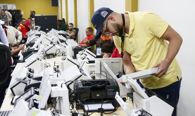  JCE inicia proceso de clonado de escáneres que serán usados en elecciones extraordinarias municipales