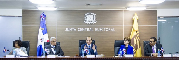  JCE ordenó el retiro inmediato de toda publicidad que promueva candidaturas en los niveles presidencial y congresual