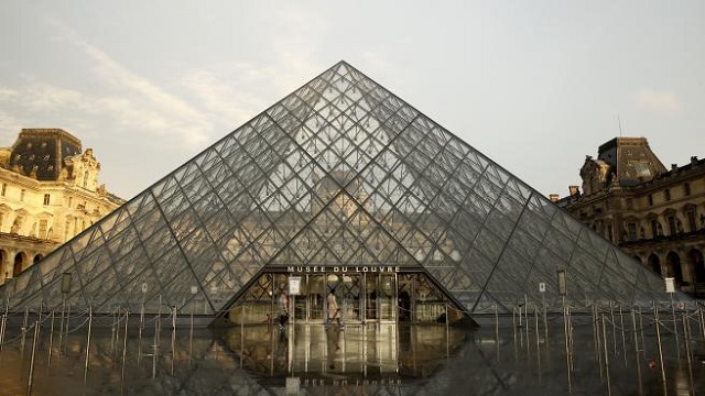  Miedo al Coronavirus en Francia: Trabajadores fuerzan el cierre del museo del Louvre