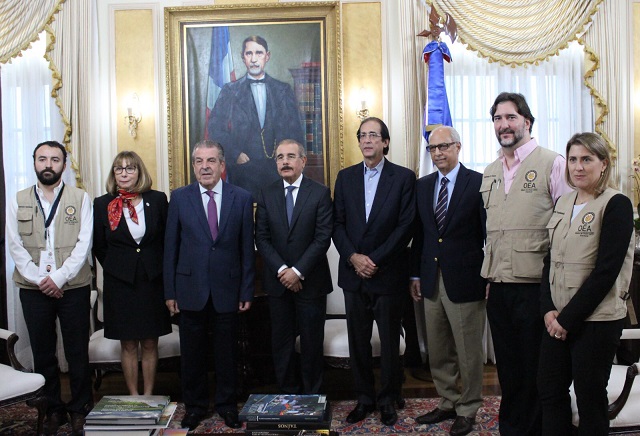  Presidente Danilo Medina recibió en Palacio Nacional a Misión de Observación Electoral OEA en la víspera de las elecciones municipales *Video