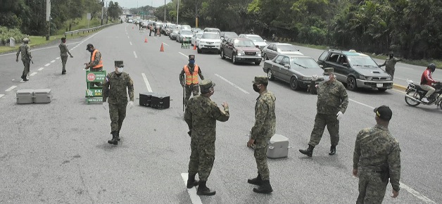  Ejército mantiene estricto control en peajes para evitar circulación injustificada durante Semana Santa