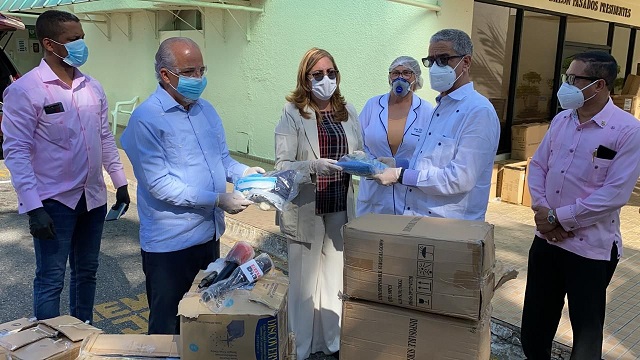  Fuerza del Pueblo dona 2000 kits de protección del coronavirus para los médicos