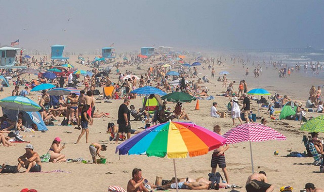  Acuden a playas de California pese al brote del coronavirus