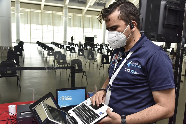  MINERD continuará entrega de computadoras a estudiantes y maestros