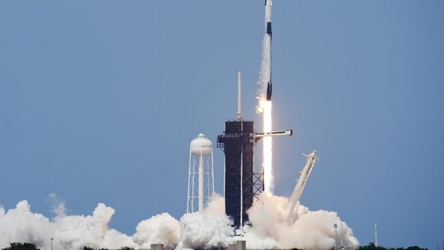  El histórico despegue de SpaceX, la primera nave espacial privada que viaja hacia la Estación Espacial Internacional desde Florida *Video
