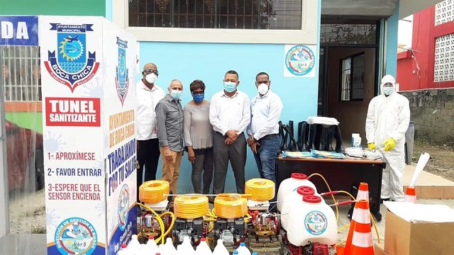  Ayuntamiento de Boca Chica entrega kit para combatir Coronavirus en los barrios