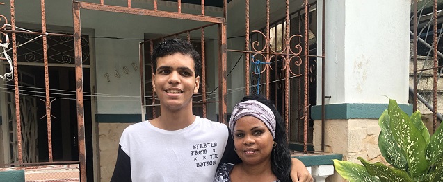  Jonathan es un joven de 15 años en Cuba, con Trastorno del Espectro Autista, por su condición no soporta el encierro total: Mamá, ¿y cuándo se va el coronavirus?