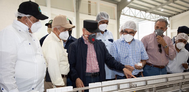  Azua: Danilo Medina realiza última Visita Sorpresa, comprueba evolución Pasteurizadora Ysura y deja en funcionamiento nueva planta UHT
