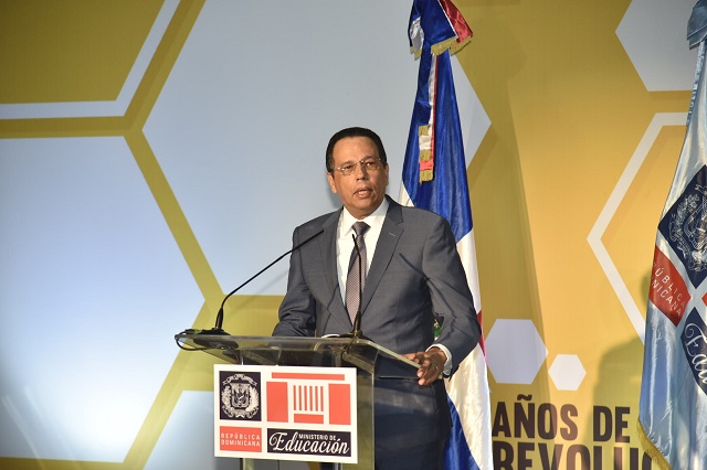  Ministro Antonio Peña Mirabal destaca avances de la enseñanza en presentación de memoria de los 8 años de la Revolución Educativa
