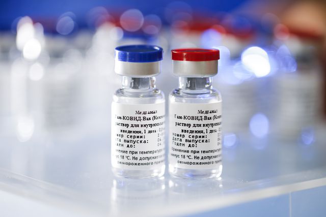  Rusia vacunará a sus médicos en dos semanas, y rechaza como infundadas las advertencias sobre la seguridad por la rápida aprobación del fármaco