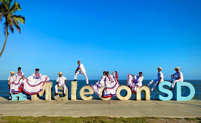  Ballet Folklórico ITSC, representa al país en la 8va Parada del Festival Dominicano de Montreal