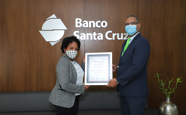  Banco Santa Cruz recibe certificado de seguridad y salud en el trabajo