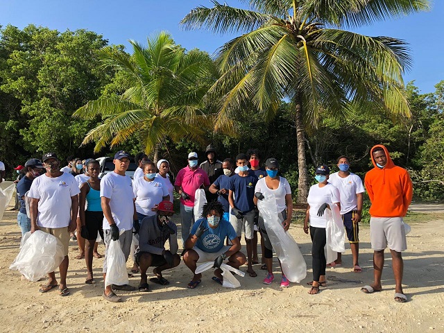  Comunitarios de Cabarete se unen a limpieza de Playa La Boca