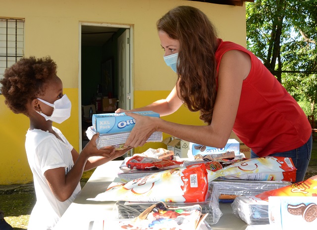  Save The Children realiza entrega de kits escolares