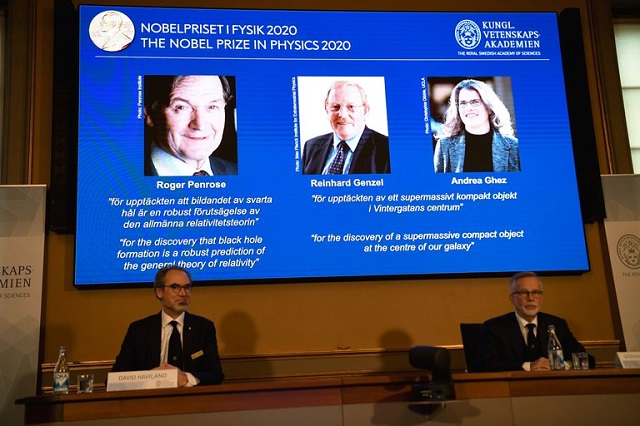  El premio Nobel de Física fue otorgado a Roger Penrose, Reinhard Genzel y Andrea Ghez por sus estudios sobre los agujeros negros