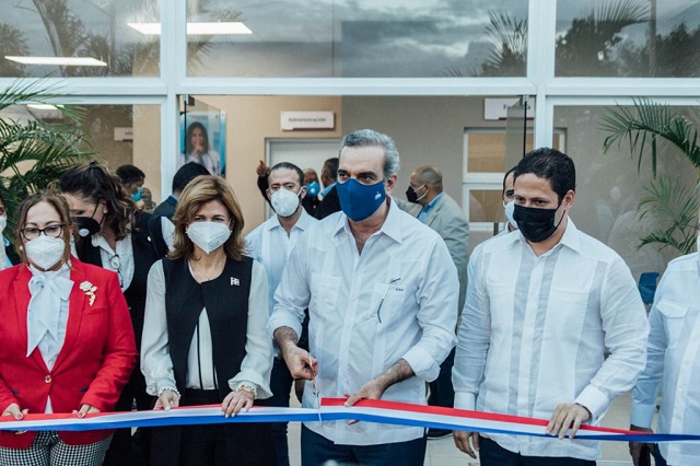  Invi entrega centro diagnóstico y atención primaria en Los Guandules, Santiago