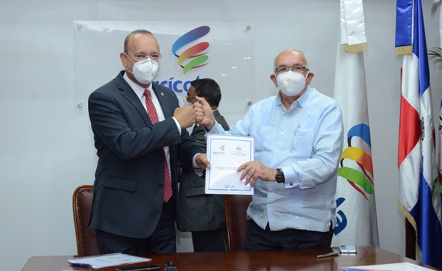  Bagrícola y Proindustria firman acuerdo para respaldar las industrias del sector agropecuario