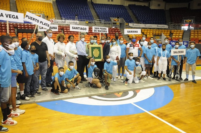  Primer Festival Nacional de Esgrima pone a vibrar de emoción a la Arena del Cibao