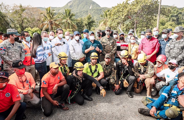  Culmina con éxito rescate de vacacionistas varados en el Teleférico de Puerto Plata