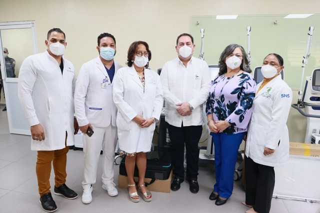  Servicio Nacional de Salud entrega 17.3 millones en equipos a dos hospitales de Santiago