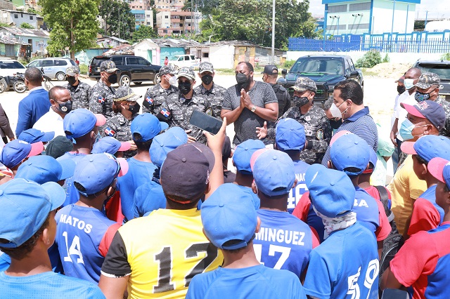  Vladimir Guerrero elogia unión policial con sector público y privado en proyecto deportivo La Zurza