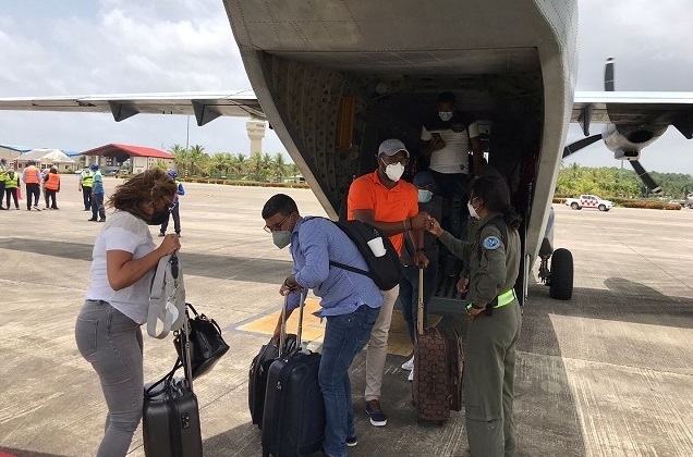  Fuerza Aérea de República Dominicana moviliza a diplomáticos desde Haití al país