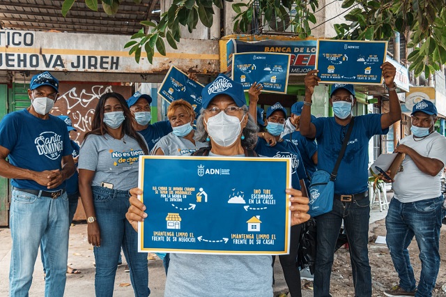  ADN realiza jornada educativa sobre manejo de desechos a viviendas y negocios