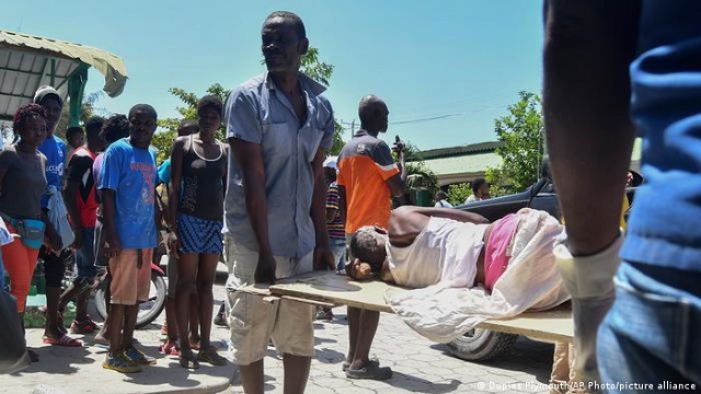  Sube a 304 la cifra de muertos por potente sismo en Haití; continúan fuertes temblores