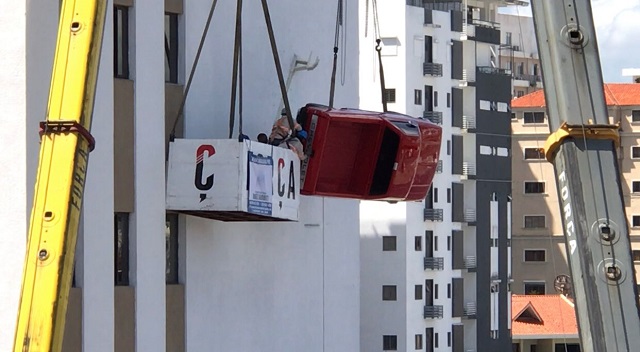  Reinstalan icónica “Camioneta Roja”