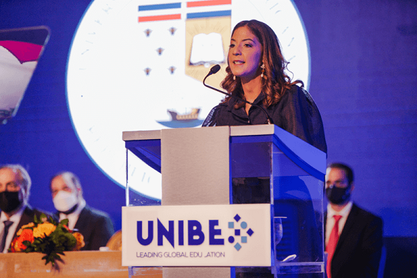  Odile Camilo: primera rectora UNIBE