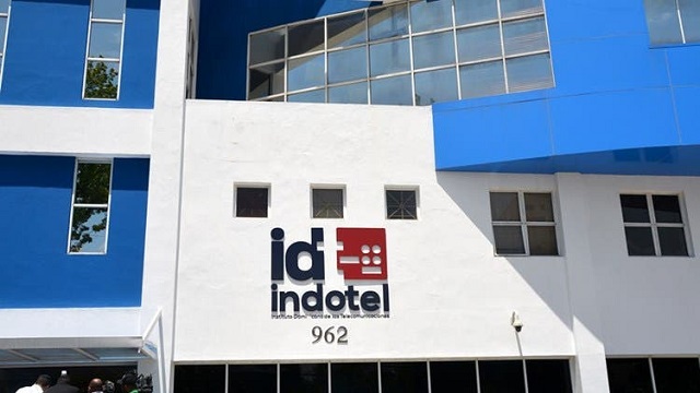  Indotel clausura 13 revendedores ilegales de Internet y cierra 45 emisoras FM