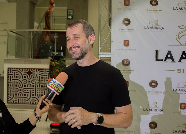  Carlos Sánchez anuncia su Stand Up Comedy en Santiago