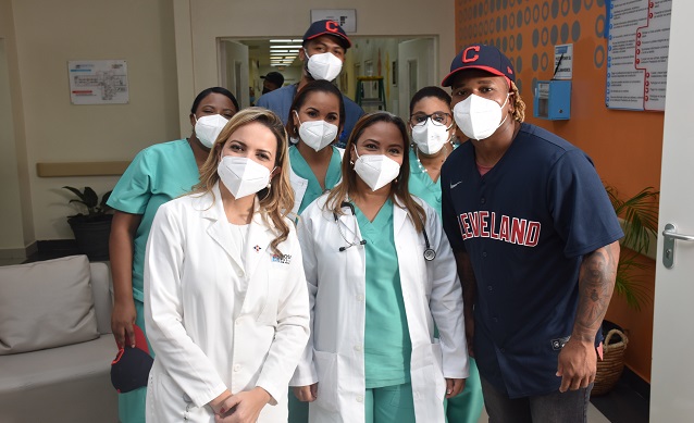  Grandes Ligas José Ramírez felicita labor de médicos en el hospital Hugo Mendoza